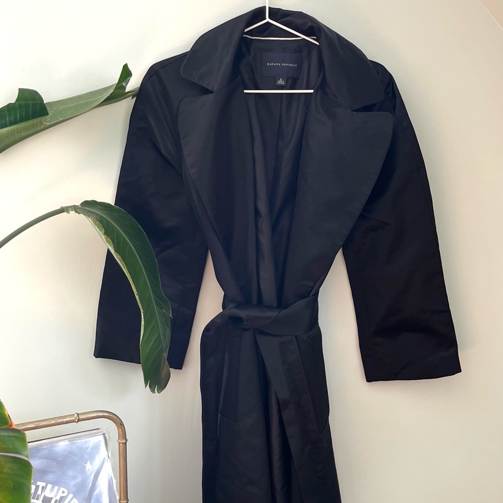 Banana republic trench coat with belt size S in color black